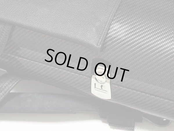 画像8: WISEMAN　ソプラノ＆アルトサックス用マルチプルケース　【カーボンファイバー製】　【カーボンファイバー: Standard Black / Gloss Lacquer】　【内装: Blue / Red】 (8)